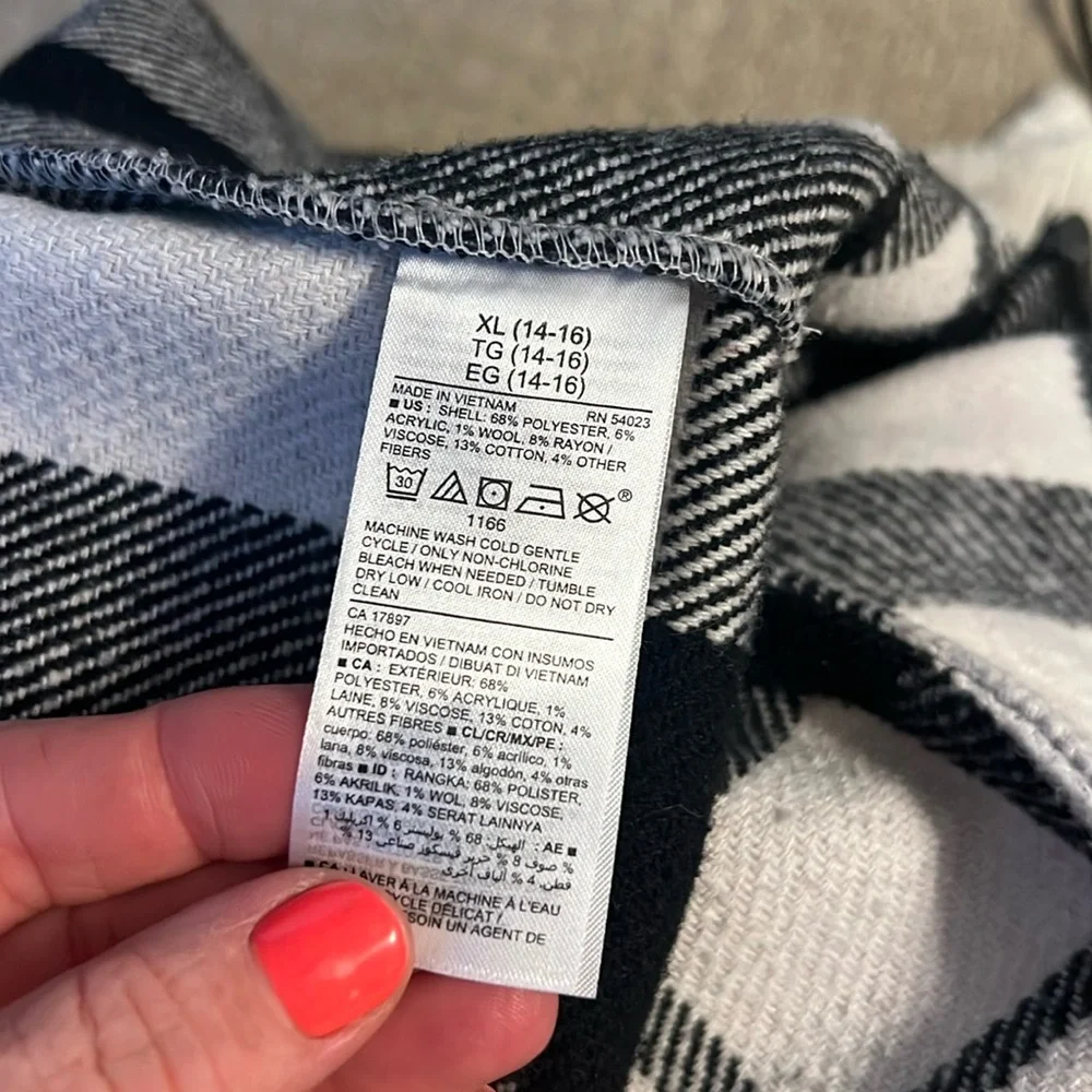 OLD NAVY White & Black Plaid Shacket Oversized Flannel Button Down Girls Size XL